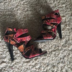 Red snake skin shooties! 😍